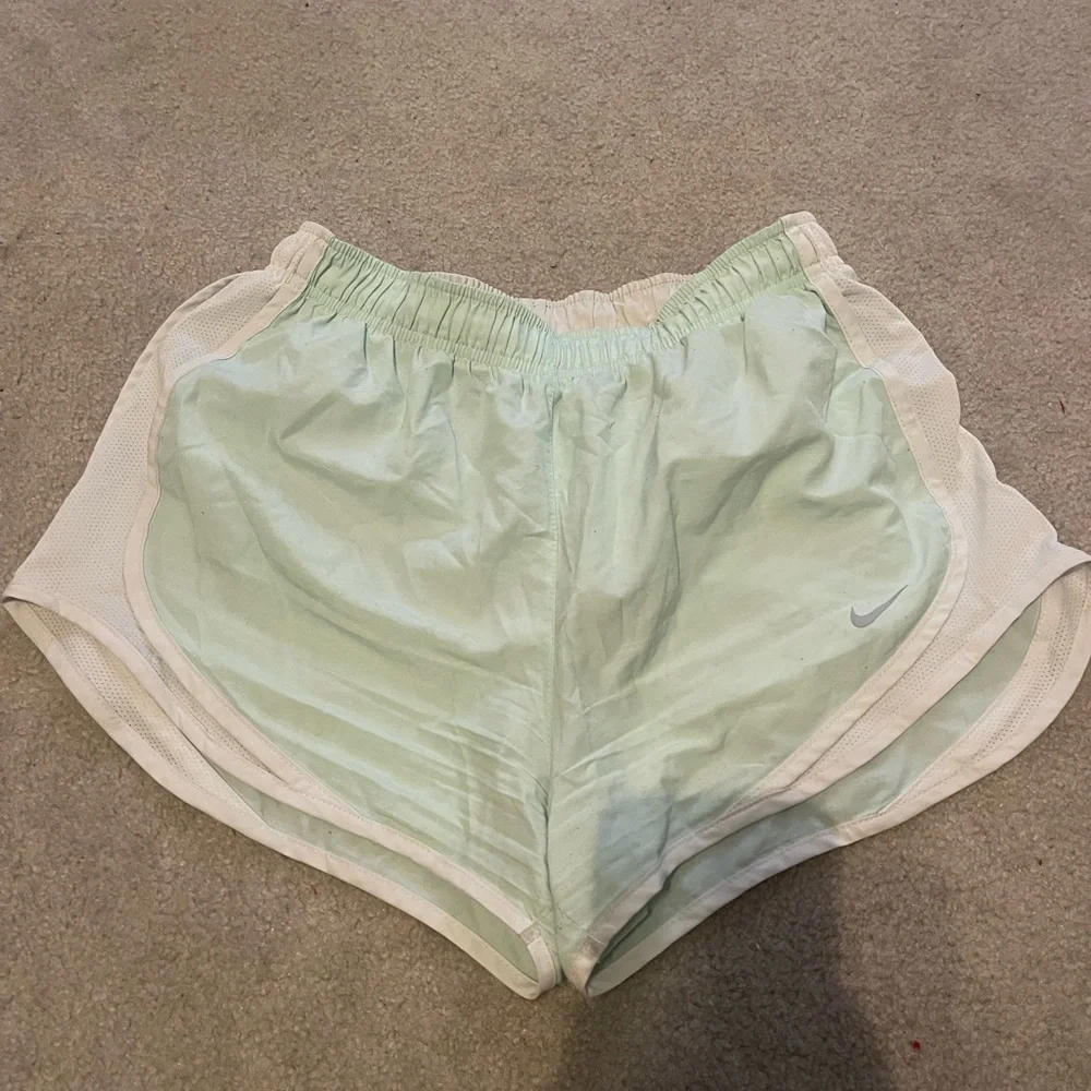women’s nike running shorts